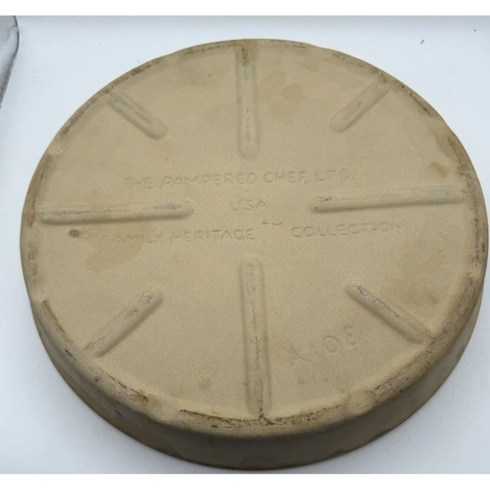 Pampered Chef Family Heritage Stoneware Round Baking Dish Pizza Pan USA